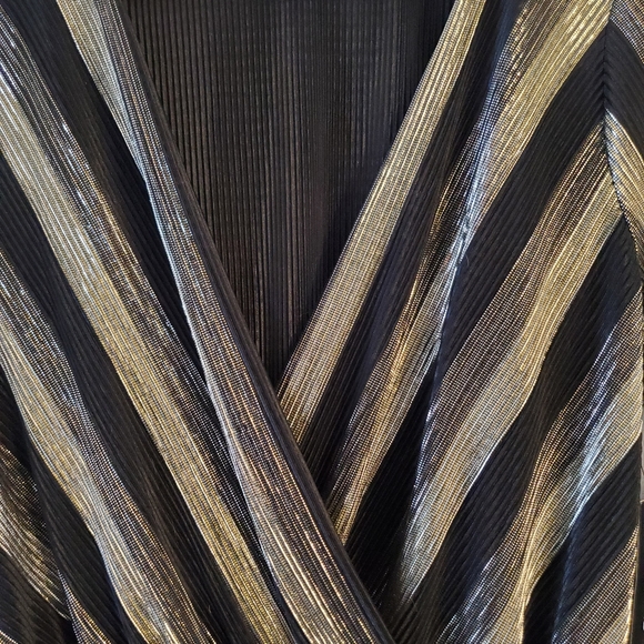 Size large, short, sexy dress from Lulus - Picture 6 of 7